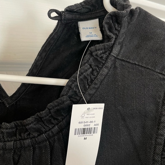 Black Ruffled Sleeveless Top - Picture 3 of 5